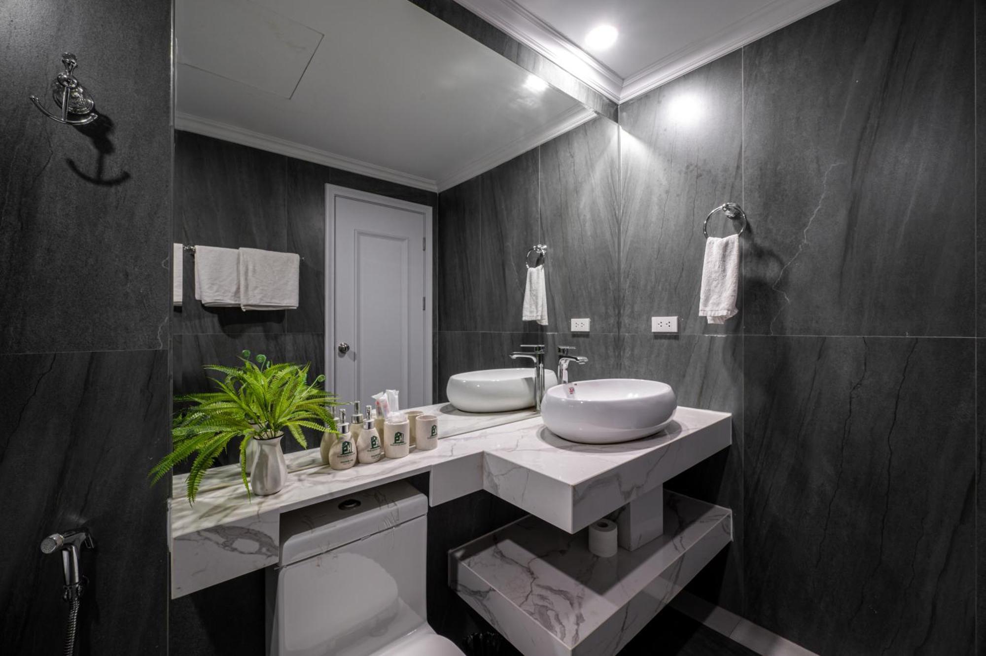 Luxe Paradise Suites Xuan Dieu Hanoi Bagian luar foto