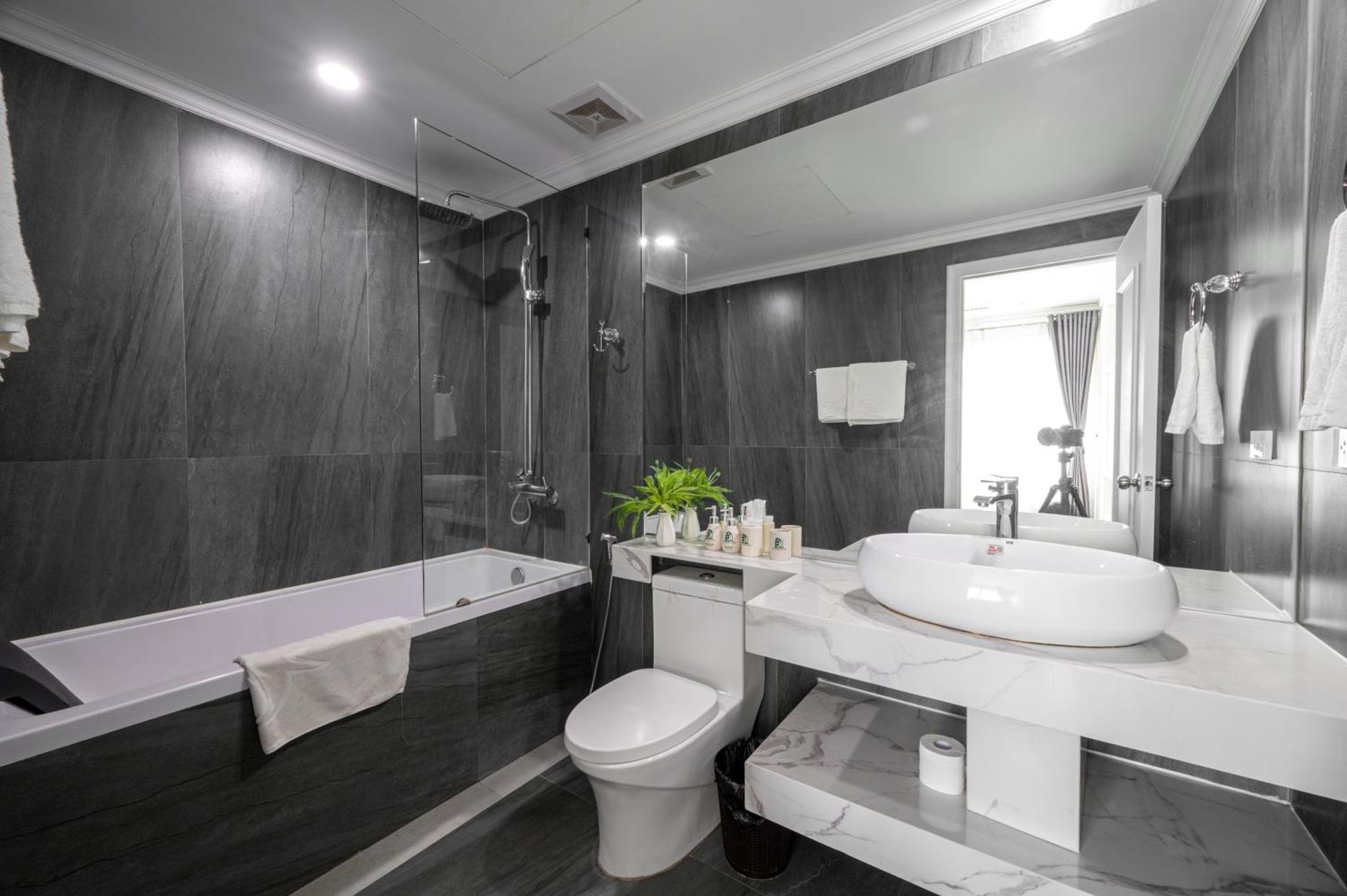 Luxe Paradise Suites Xuan Dieu Hanoi Bagian luar foto