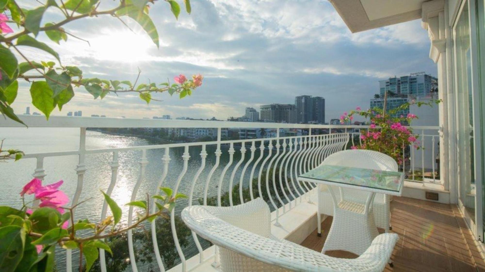 Luxe Paradise Suites Xuan Dieu Hanoi Bagian luar foto